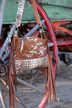 Load image into Gallery viewer, Cowhide and Cream Gator Shoulder Bag